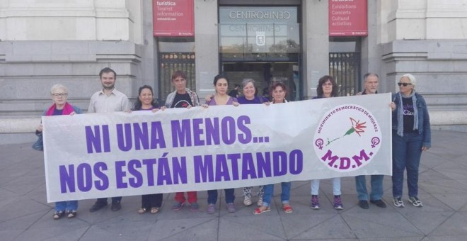 El Movimiento Democrático de Mujeres se manifiesta en el Ayuntamiento de Madrid / Sandra Rodríguez (Público)