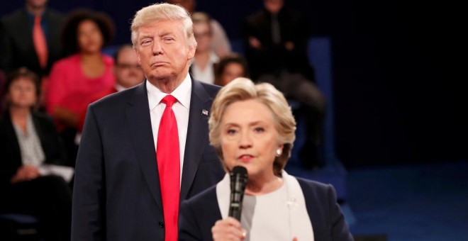 Donald Trump y Hillary Clinton, durante el debate. REUTERS