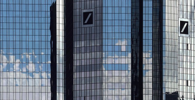 El logo del banco Deutsche Bank en su sede en Fráncfort. REUTERS/Kai Pfaffenbach
