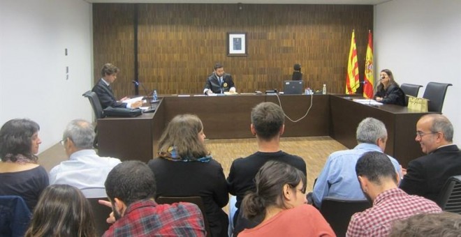 Vista sobre la apertura del Ayuntamiento de Badalona el 12 de octubre / Europa Press