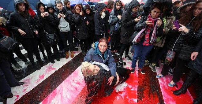 Manifestación en Argentina contra los feminicidios / EFE