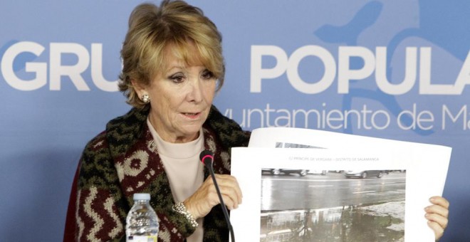 La portavoz del PP en el Ayuntamiento de Madrid, Esperanza Aguirre, al inicio de la rueda de prensa en la sede del partido. EFE/David González