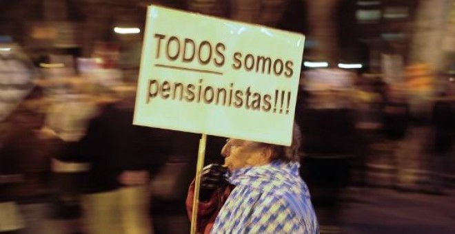 Unas mujer pensionista en una manifestación contra la austeridad en Madrid AFP / Pedro Armestre