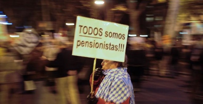 Unas mujer pensionista en una manifestaciÃ³n contra la austeridad en Madrid AFP / Pedro Armestre