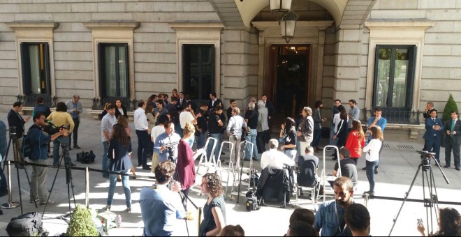 Imagen del patio del Congreso, con menos afluencia que por la mañana.