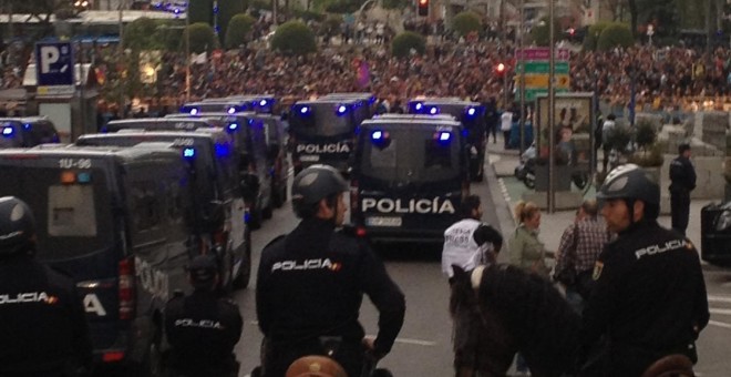 Policía a caballo en el dispositivo de seguridad dispuestos frente a la manifestación 'Rodea el Congreso' en septiembre de 2012. J.A.B.