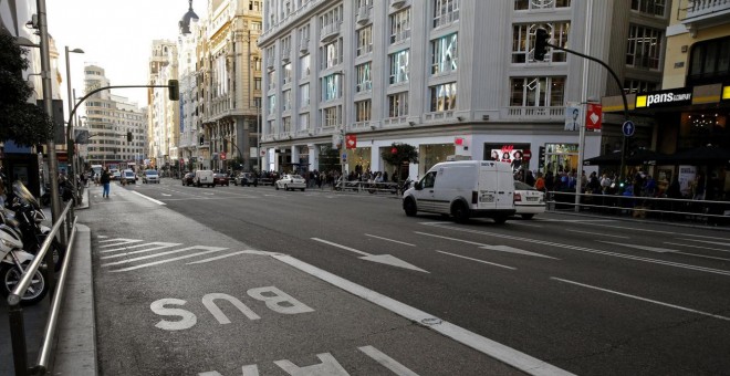 Imagen de archivo de la Gran Vía en Madrid. EFE