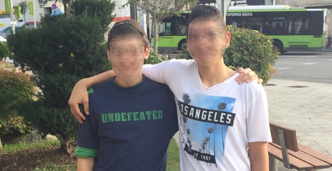 Álex y Antonio, los dos menores fugados del Hogar San José en Vigo, tras denunciar constantes vejaciones, maltratos y humillaciones.