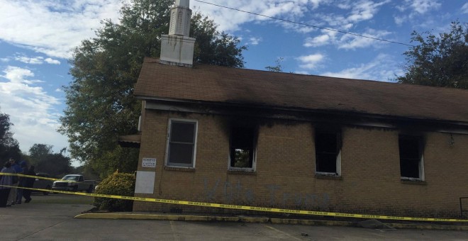 La iglesia quemada en Misisipi, Estados Unidos. REUTERS.
