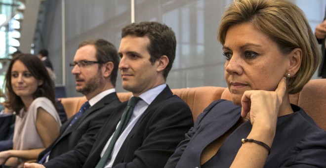 La secretaria general del PP y ahora ministra de Defensa, María Dolores de Cospedal, junto a los vicesecretarios del PP Javier Maroto, Pablo Casado y Andrea Levy, en una imagen de archivo. EFE