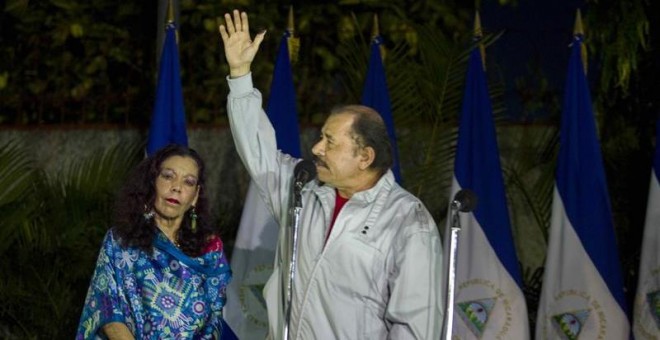 El presidente de Nicaragua, Daniel Ortega, y su esposa, Rosario Murillo, dan una rueda de prensa durante las elecciones generales nicaragüenses, en Managua (Nicaragua). / EFE