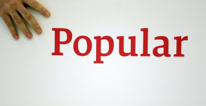 El logo del Banco Popular en una carpeta durante la presentación de los resultados de la entidad. REUTERS/Juan Medina