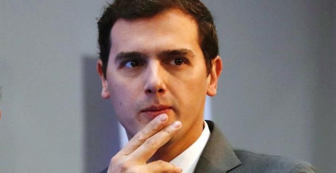 El presidente de de Ciudadanos, Albert Rivera, momentos antes de participar hoy en un desayuno informativo del Foro Next IBS en Madrid. EFE/Sergio Barrenechea