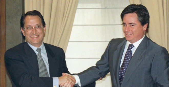 José María Aristrain (derecha) en una imagen de archivo de 1998 con el entoncres presidente de la Sepi, Pedro Ferreras. EFE