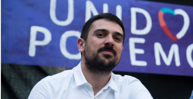 El portavoz de Podemos en el Senado y candidato de Juntas Podemos a las primarias para renovar la dirección de su partido en la Comunidad de Madrid, Ramón Espinar. IRENE LINGUA