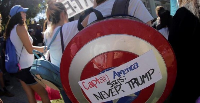 Durante las protestas de este jueves contra el presidente electo de EEUU, Donald Trump / EFE