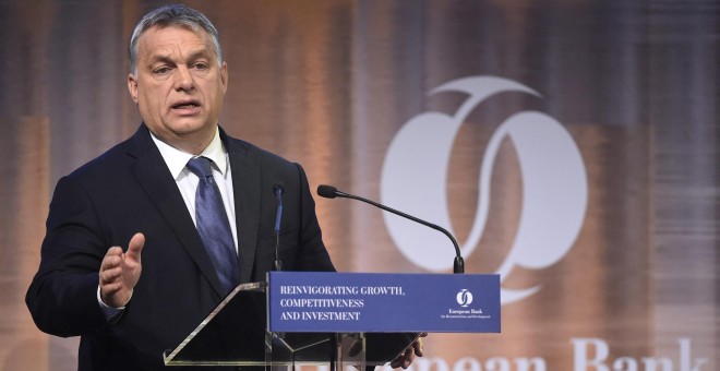El primer ministro húngaro, Viktor Orban durante la conferencia organizada por el Banco Europeo de Reconstrucción y Desarrollo en Budapest, Hungría. / EFE
