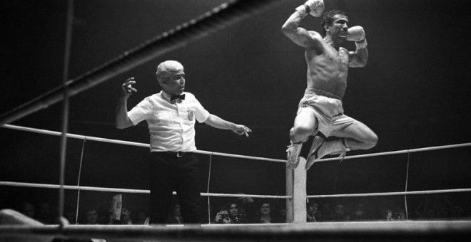 Fotografía de archivo (28/01/1983), del exboxeador Perico Fernández cuando se proclamó campeón de España del peso welter al derrotar por K.O. a Alfonso Redondo, en el poliedro de Ventas. /EFE