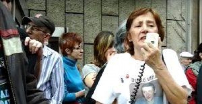 La madre de Diego VIña, Carmen Castro, durante una concentración de protesta.
