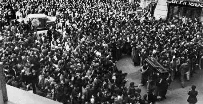 Funeral de los cinco obreros asesinados por la Policía en Vitoria.- EFE