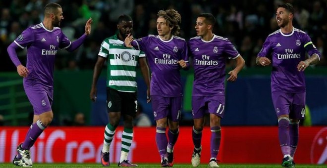 Benzema, Modric, Varane y Ramos celebran un gol. / TIAGO PETINGA (EFE)