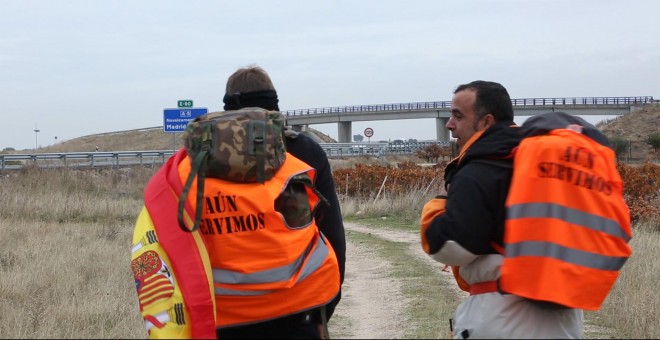 Dos exmilitares han iniciado una marcha a pie de Badajoz a Madrid para protestar por los despidos de soldados y marineros a los 45 años.