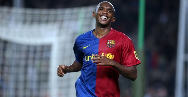 Samuel Eto'o celebrando un gol con el FC Barcelona.