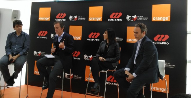 Imagen del acto de presentación del acuerdo del patrocinio de Orange en la Liga de Videojuegos Profesional.