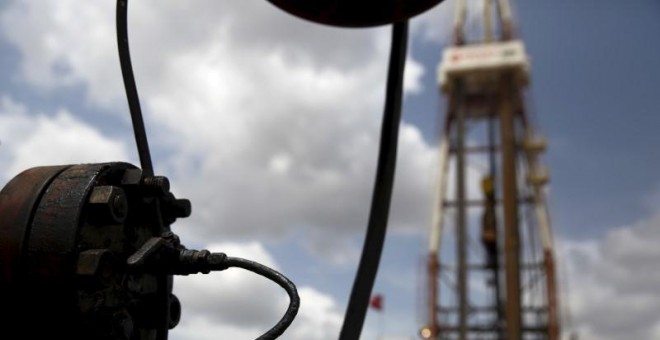 Un pozo de la petrolera estatal venezolana PDVSA, en el Orinoco. REUTERS / Carlos Garcia Rawlins