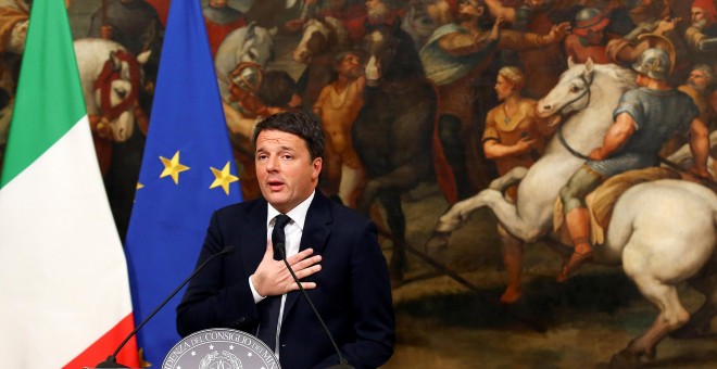 El primer ministro de Italia, Matteo Renzi, en su discurso este lunes en el palacio Chigi. /REUTERS