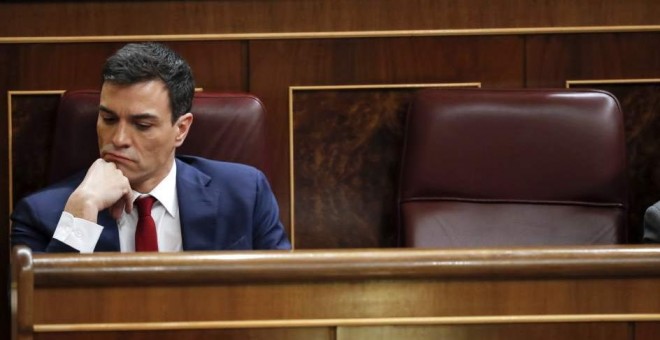 Pedro Sánchez, en una imagen de archivo, sentado en su escaño en el Congreso de los Diputados. EFE