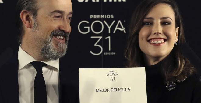 Los actores Javier Cámara y Natalia de Molina, durante el acto celebrado en la Academia de Cine para dar lectura a la lista de finalistas para la 31 edición de los Premios Goya. EFE/J. J. Guillén