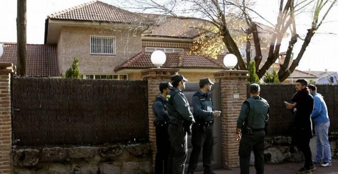 Al menos 235 detenidos vinculados con la red que defraudaba a ciudadanos chinos desde chalés. EFE/Javier Lizón