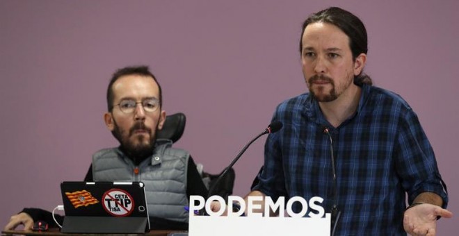 El líder de Podemos, Pablo Iglesias, y el secretario de Organización, Pablo Echenique, durante una rueda de prensa tras el Consejo de Coordinación del partido en noviembre. EFE