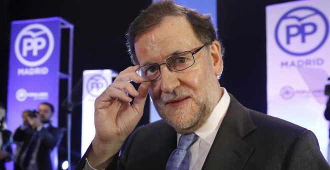 El presidente del Gobierno, Mariano Rajoy, durante la cena de Navidad del PP de Madrid celebrada hoy en el Pabellón Deportivo José Antonio Paraíso de Torrejón de Ardoz. EFE/Juan Carlos Hidalgo