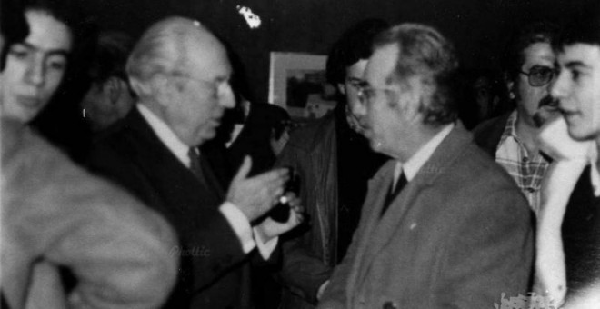 Tierno Galván y Jesús Rodríguez Conde, candidato del PSP a la Alcaldía de Carballo en 1979. / ARCHIVO XAN FRAGA