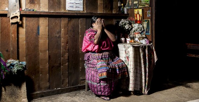 Vicenta tiene 64 años y vive en San Jorge de la Laguna. Durante los años del genocidio guatemalteco, ella y su familia se trasladaron a la Ciudad de Guatemala para huir de la limpieza étnica. Ahora es ciega y depende de su hija./ G. G.
