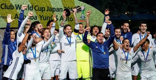 Los jugadores del Real Madrid celebrando el domingo el título de campeones del Mundial de clubes. /EFE