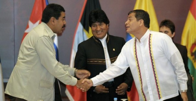 Los presidentes de Venezuela, Nicolás Maduro, de Bolivia, Evo Morales, y de Ecuador, Rafael Correa, durante una reunión del ALBA en Guayaquil, en 2013. - AFP