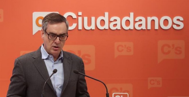 El vicesecretario general de Ciudadanos (C's), José Manuel Villegas, durante la rueda de prensa que ha ofrecido esta mañana. EFE/J. J. Guillén