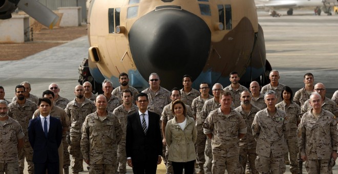 La ministra de Defensa, María Dolores de Cospedal, se encuentra hoy en Senegal para visitar al destacamento aéreo de misión en Dakar, que cuenta con medio centenar de militares del Ejército del Aire y un avión de transporte, en apoyo a las operaciones de