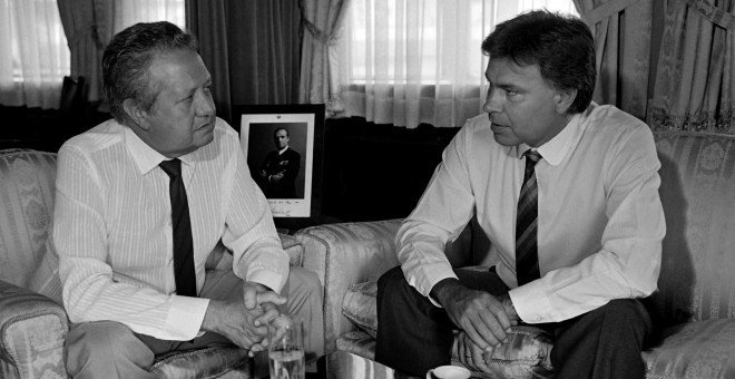 Imagen de archivo del expresidente Felipe González junto a Mario Soares, el 25 de julio de 1985. EFE