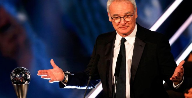 El entrenador italiano Claudio Ranieri, galardonado con el premio 'The Best'. /REUTERS