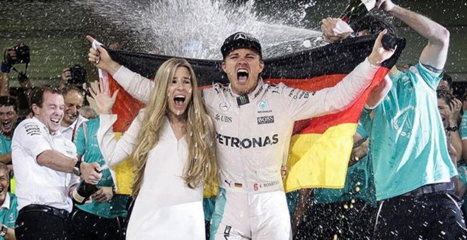 Nico Rosberg celebra con su mujer el título de campeón del mundo de F1. /CORDON PRESS