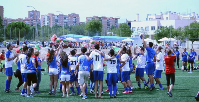 Celebración de la victoria en torneo de fútbol 7. /BUSINESS SPORTS