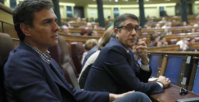 Pedro Sánchez y Patxi López, en el Congreso. EFE