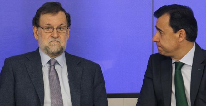 El presidente del Gobierno y del PP, Mariano Rajoy, y el vicesecretario general, Fernando Martínez-Maillo, durante la reunión del Comité Ejecutivo Nacional del PP. EFE/Javier Tormo
