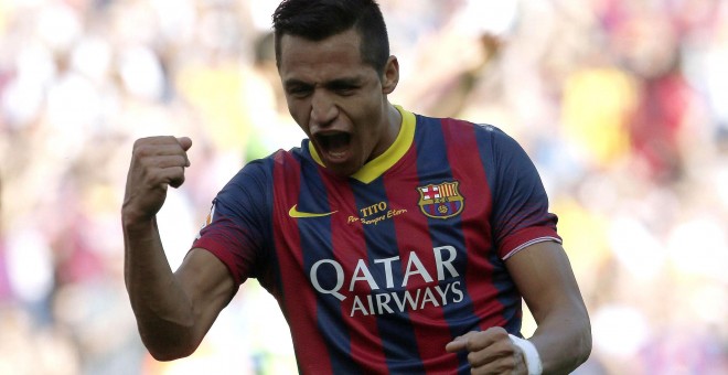 El jugador chileno Alexis Sánchez celebra un gol durante su etapa en el F.C. Barcelona.- EFE