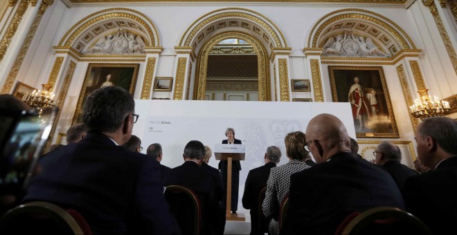 La primera ministra británica, Theresa May, durante su conferencia ante diplomáticos extranjeros y el equipo británico que negociará el Brexit, en la Lancaster House, en Londres. REUTERS/Kirsty Wigglesworth