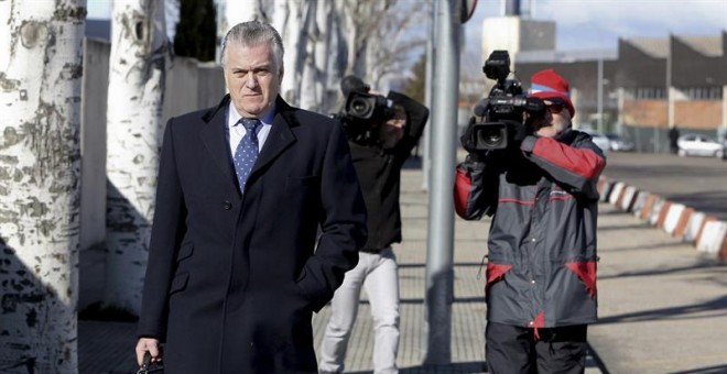El extesorero del PP Luis Bárcenas, a su salida de la sede de la Audiencia Nacional. - EFE